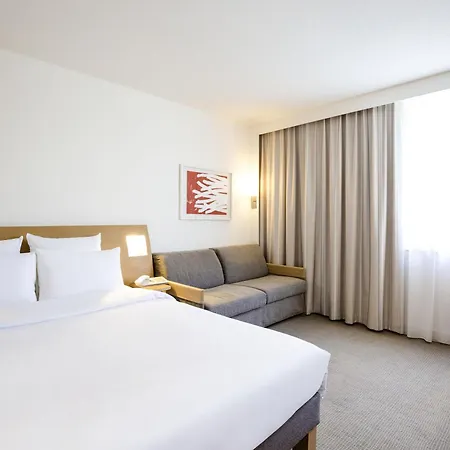Отель Novotel Сетубал