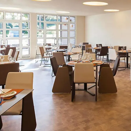 Отель Novotel Сетубал